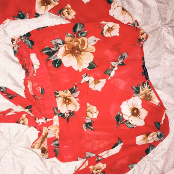 Floral top - Picture 1 of 2